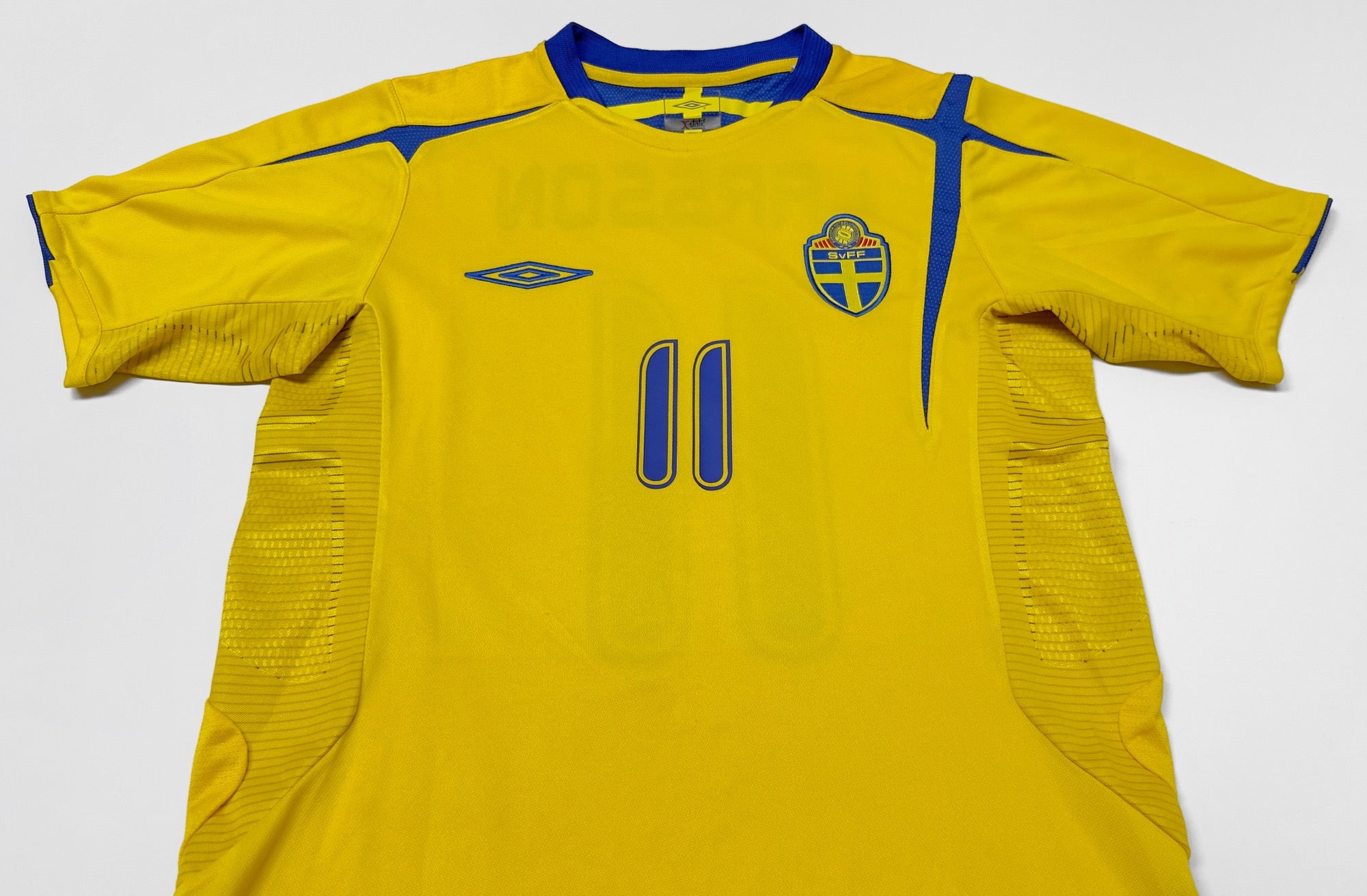 2005/06 Sweden #11 LARSSON Home Jersey (S)