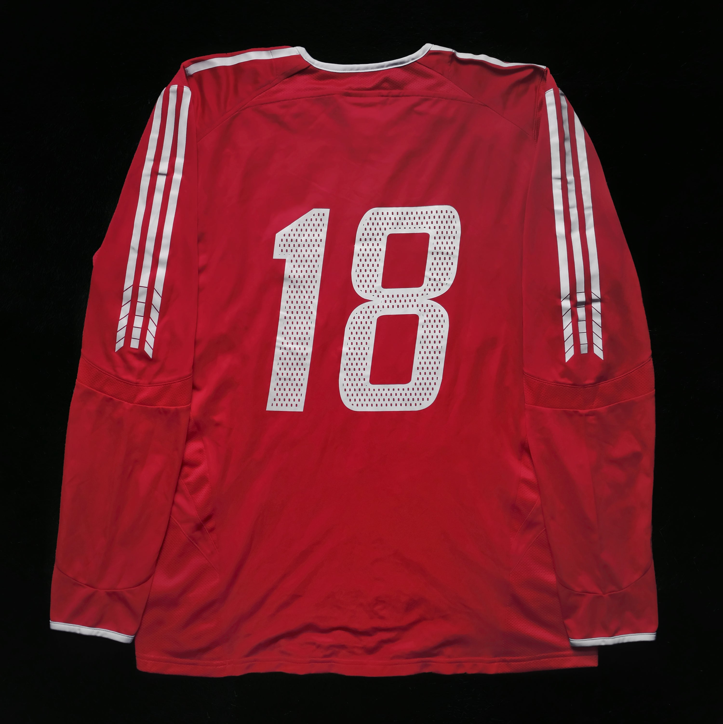 2005/06 Hong Kong #18 Home Jersey (M) L/S with Shorts