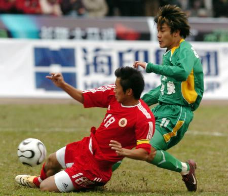 2005/06 Hong Kong #18 Home Jersey (M) L/S with Shorts