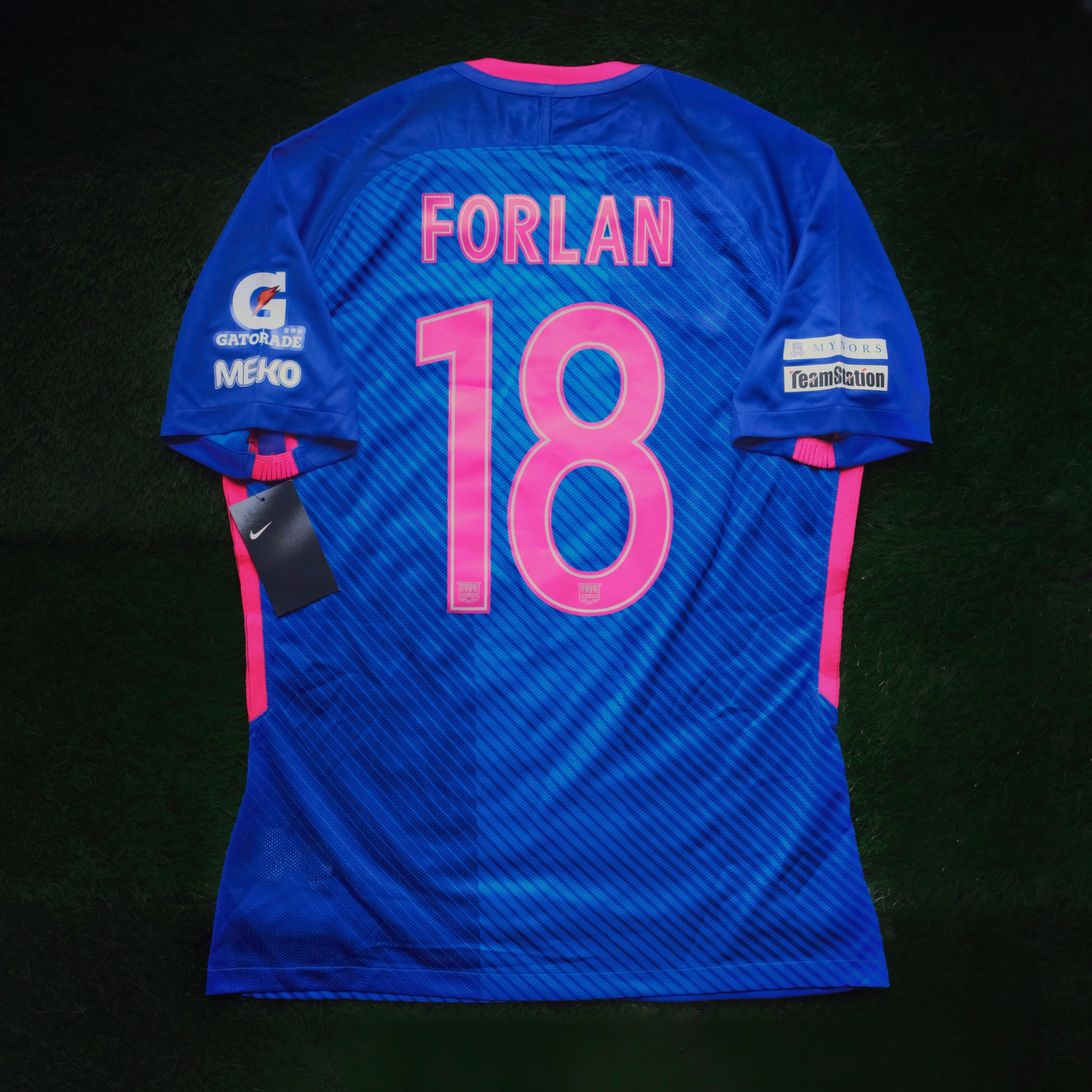 Diego Forlán – Double Kick Football | retro. classic. vintage.