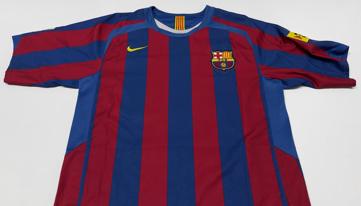 2005/06 Barcelona #10 RONALDINHO Home Jersey (M)