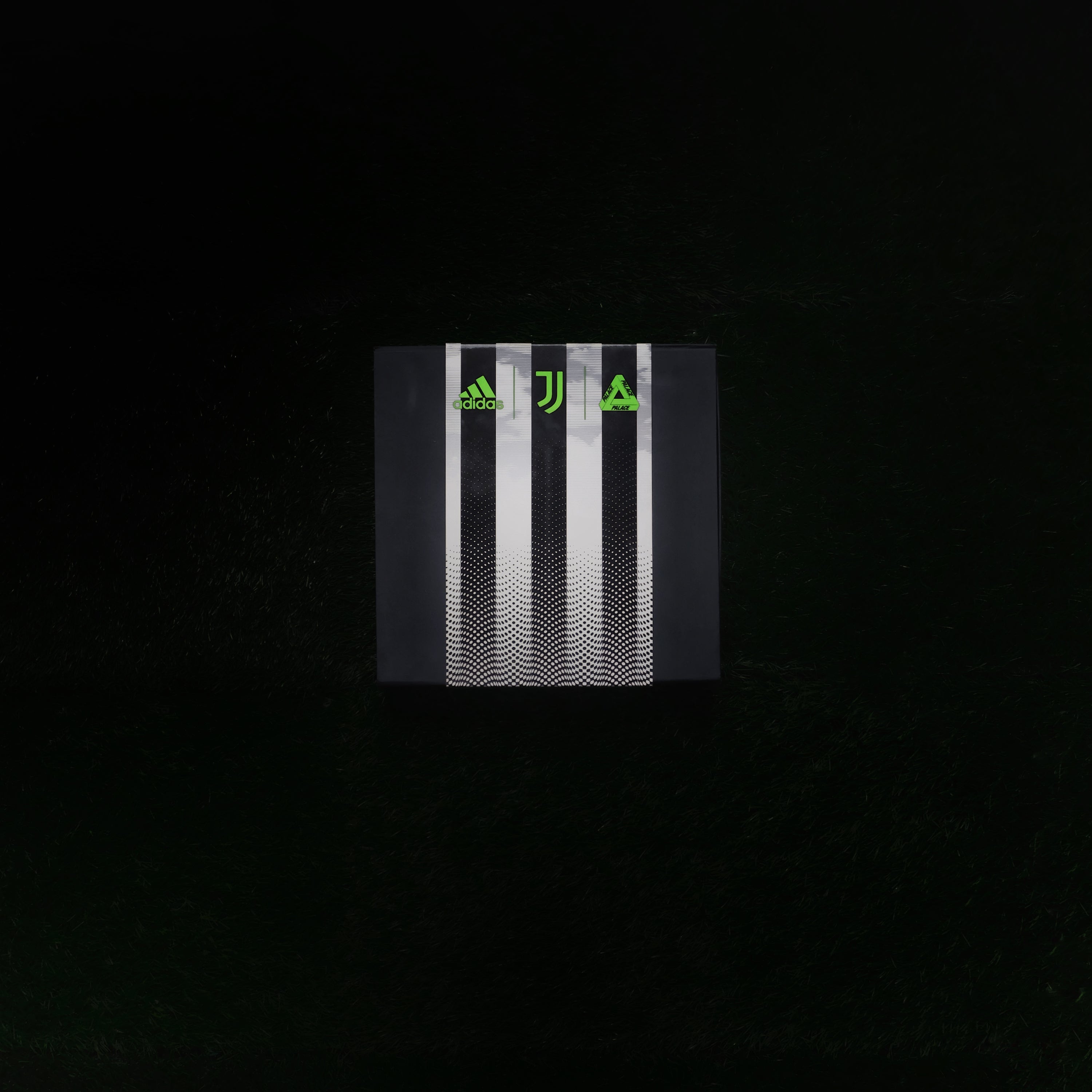 2019/20 Juventus X Palace #77 BUFFON GK Jersey Boxset (M)