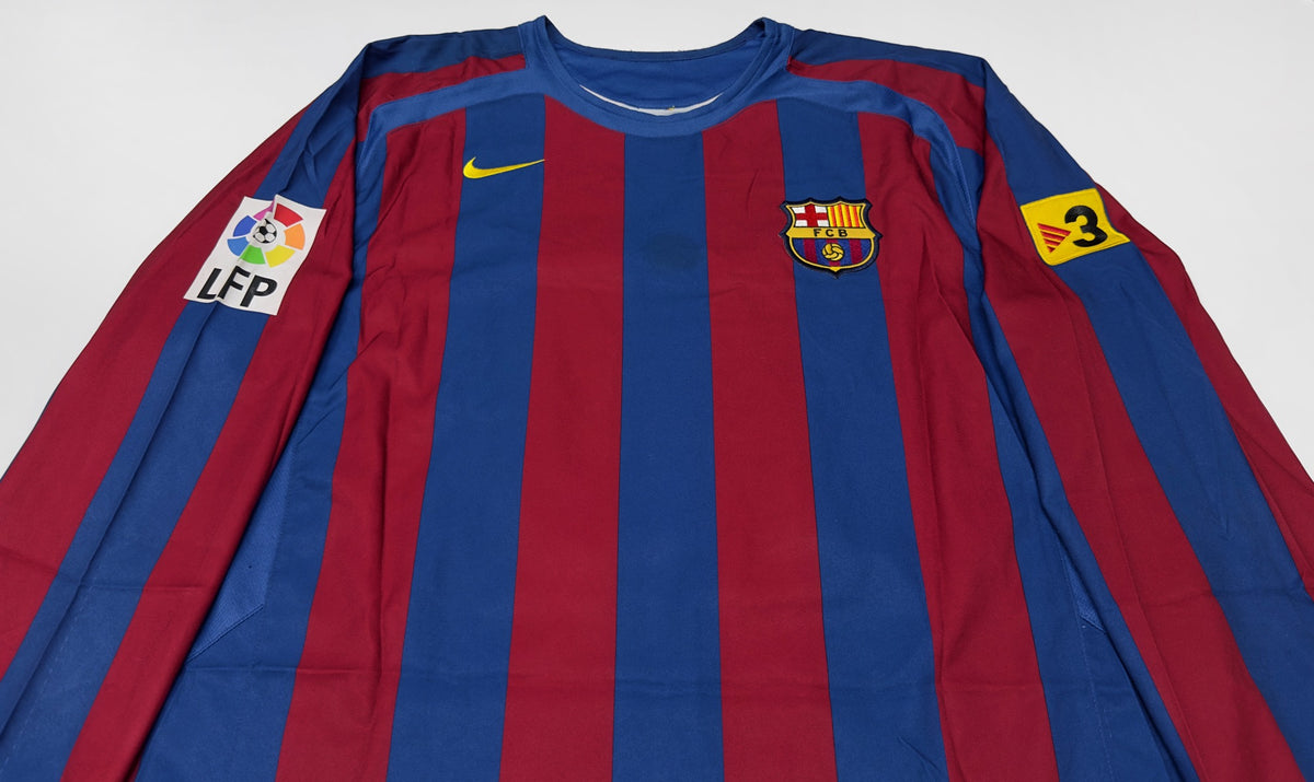 2005/06 Barcelona #10 RONALDINHO Home Jersey (XL) L/S