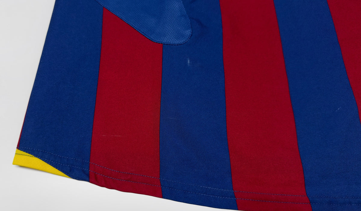 2005/06 Barcelona #10 RONALDINHO Home Jersey (M)
