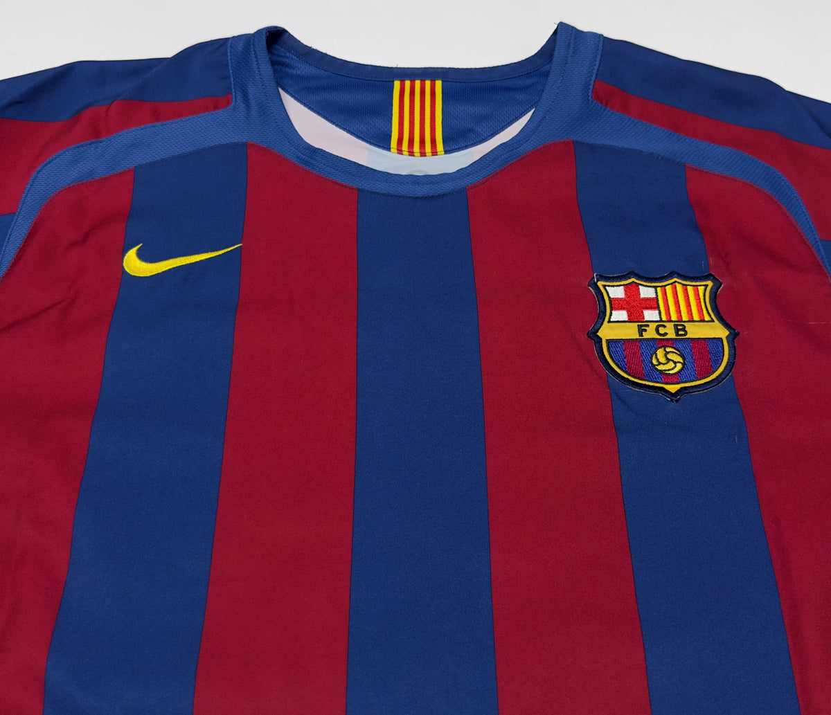 2005/06 Barcelona #10 RONALDINHO Home Jersey (M)