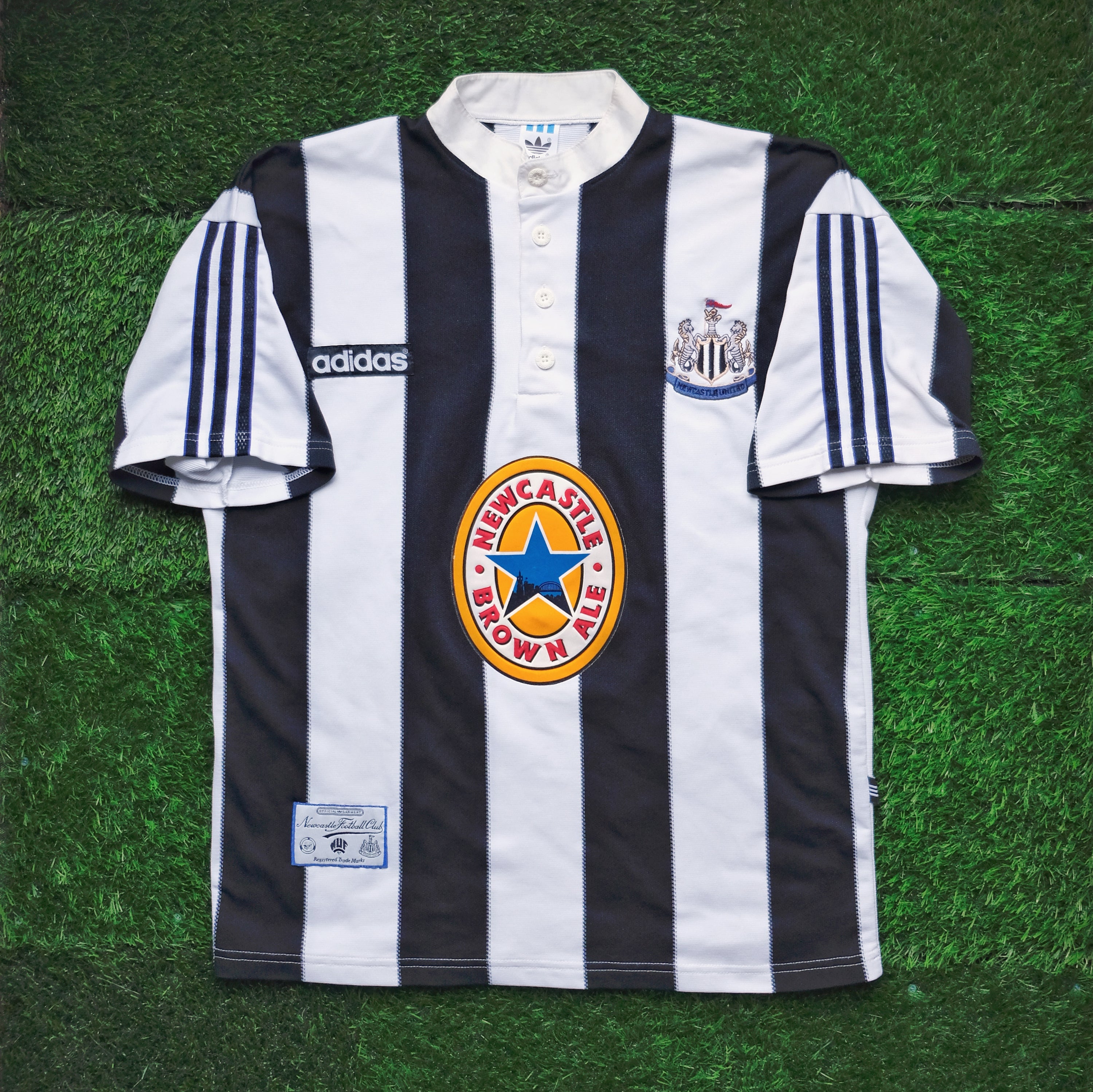 1995/97 Newcastle Home Jersey (M)