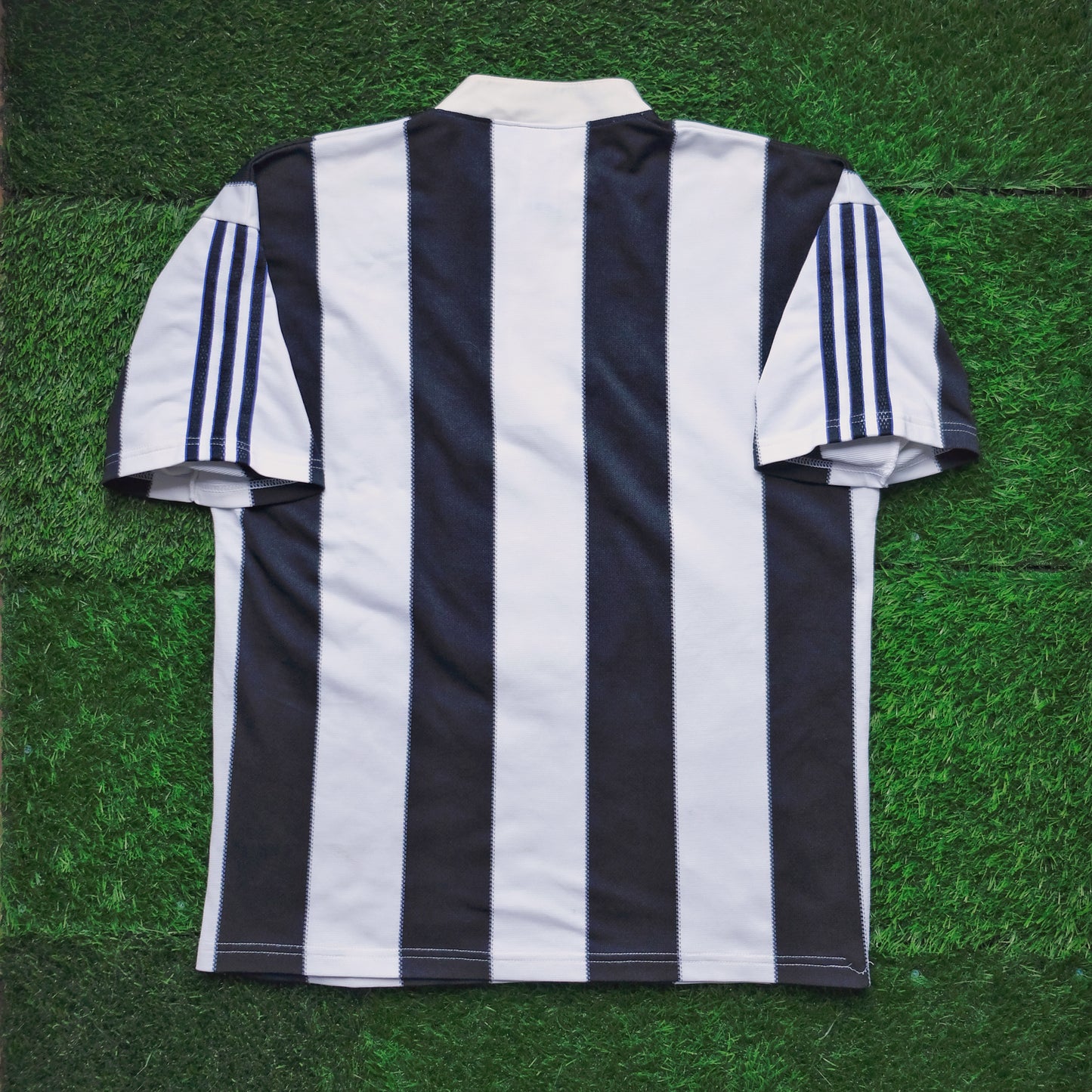 1995/97 Newcastle Home Jersey (M)