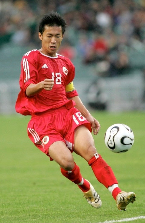 2005/06 Hong Kong #18 Home Jersey (M) L/S with Shorts