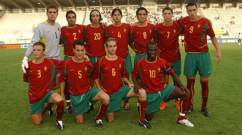 2002/04 Portugal #7 Home Jersey (L)