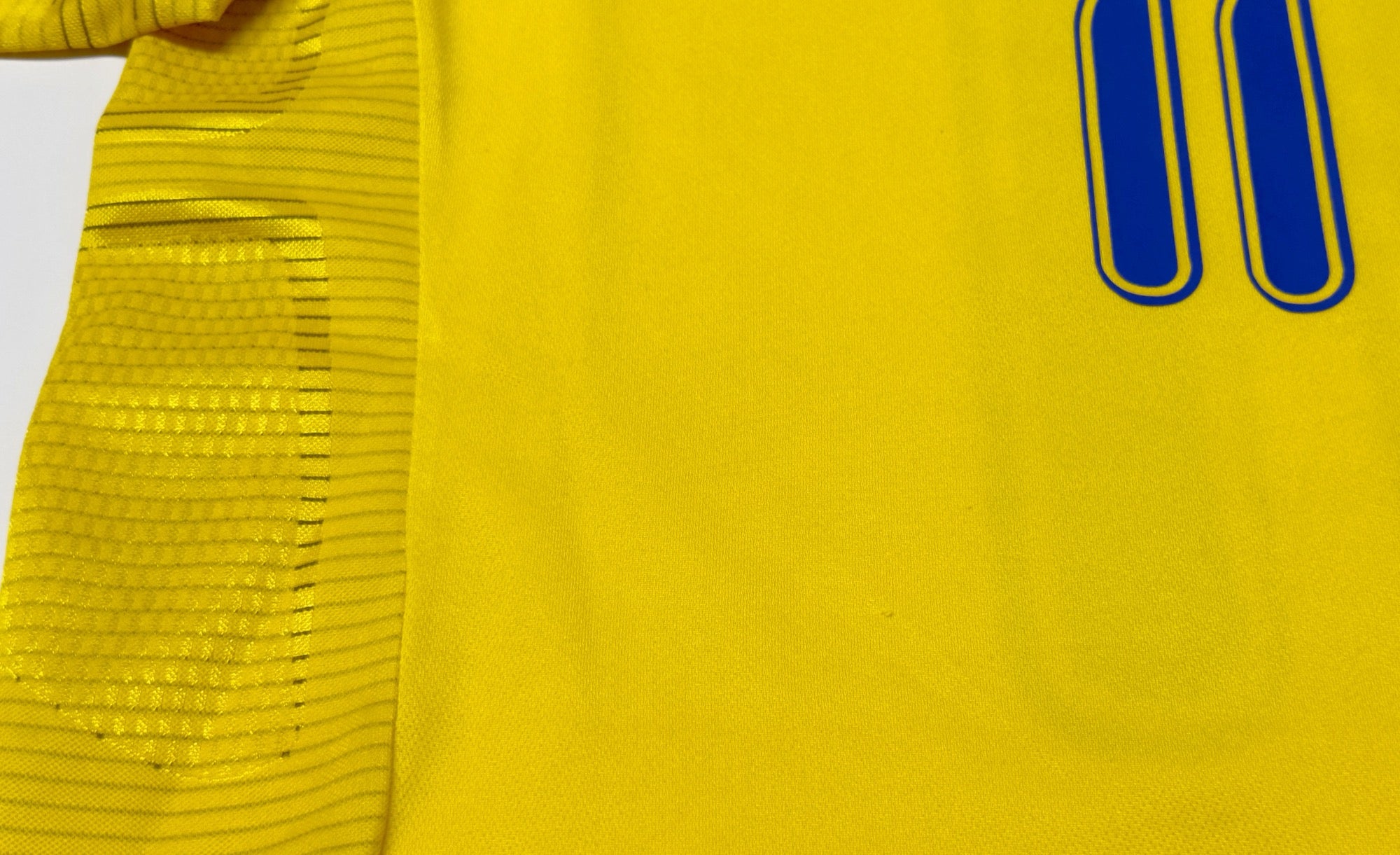 2005/06 Sweden #11 LARSSON Home Jersey (S)