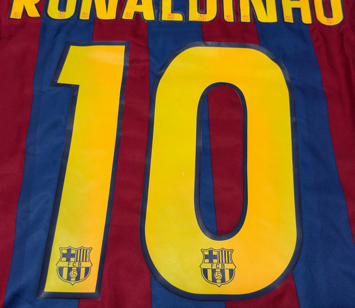 2005/06 Barcelona #10 RONALDINHO Home Jersey (XL) L/S