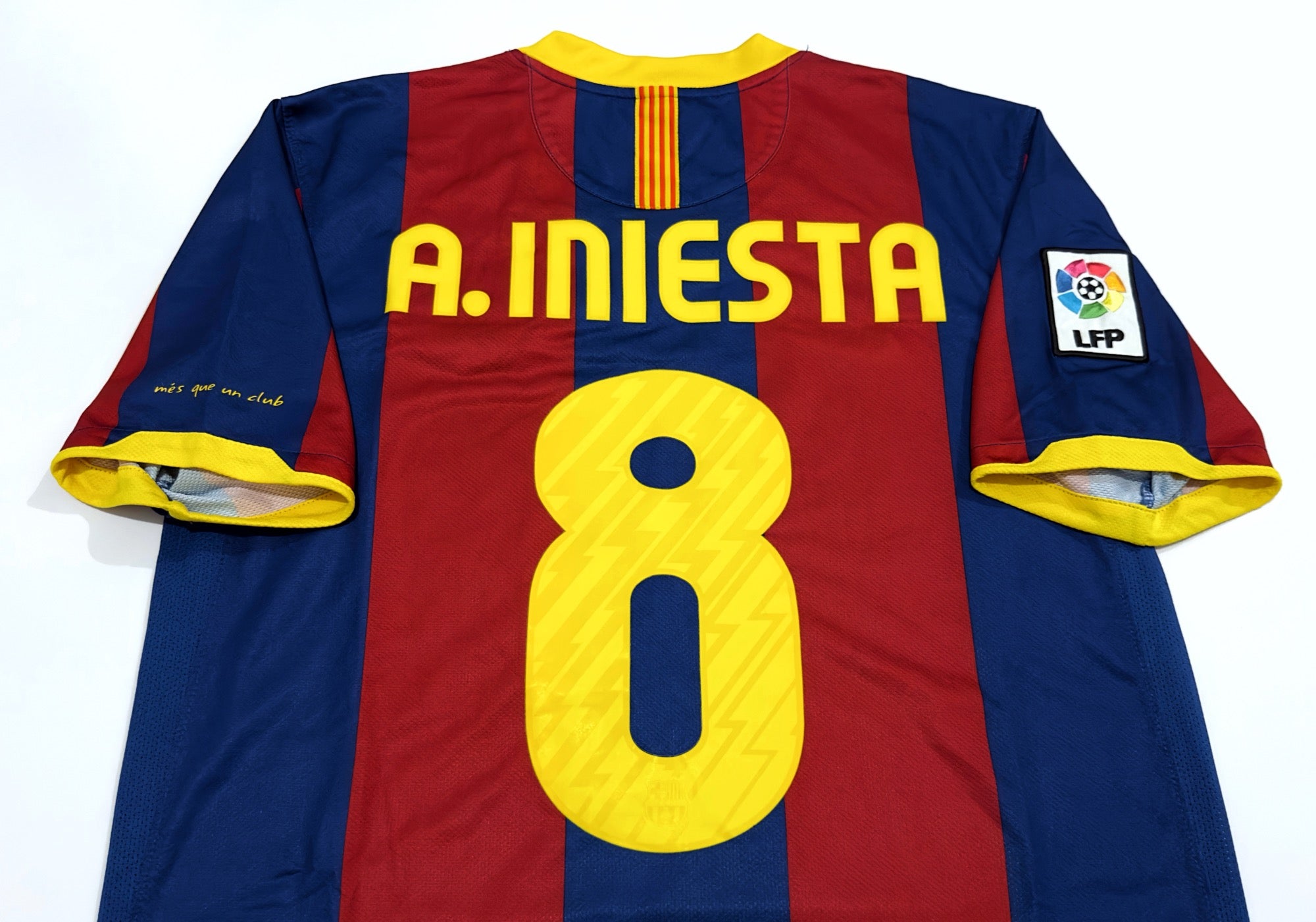 2010/11 Barcelona #8 A. INIESTA Home Jersey (M) – Double Kick