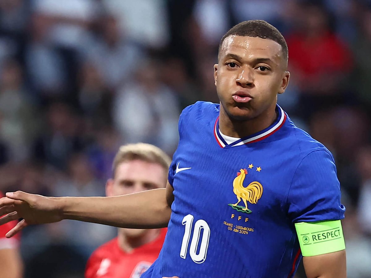 2024/25 France #10 MBAPPE Home Jersey (M)