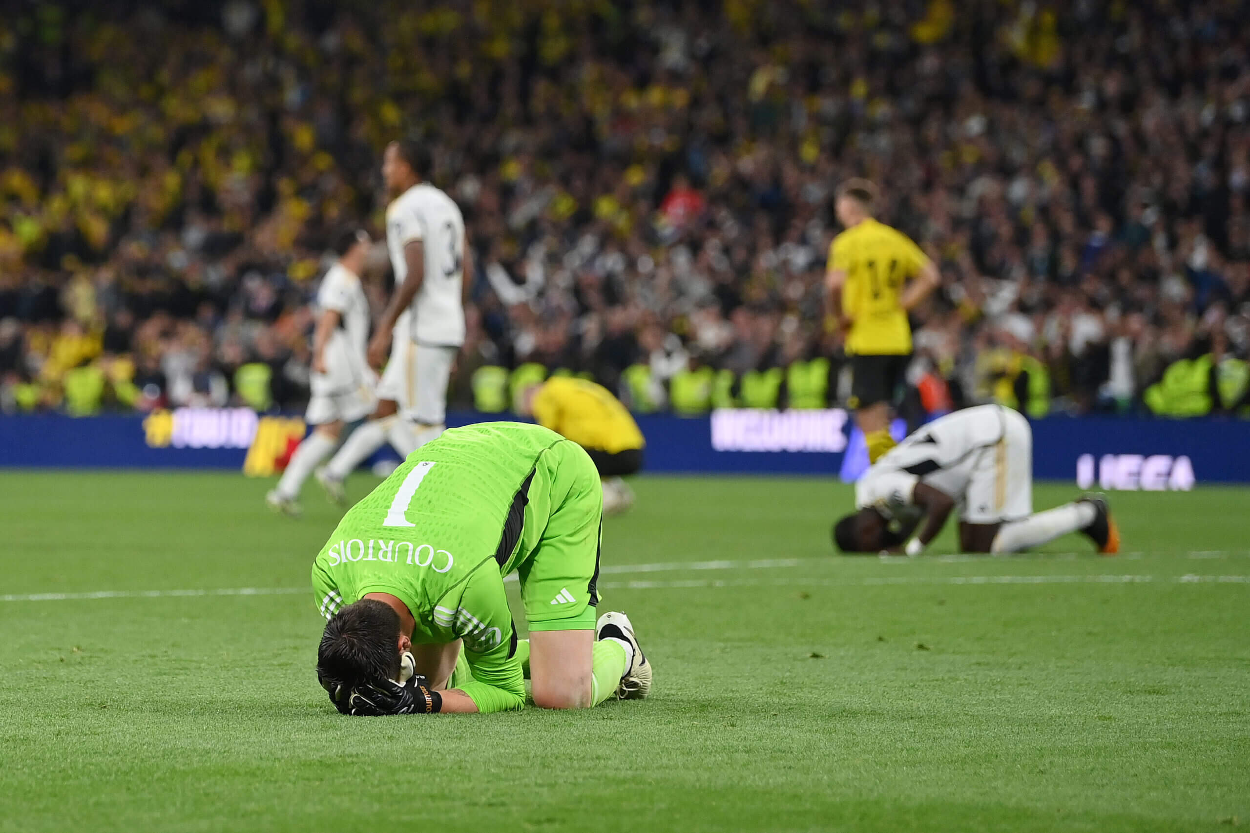 2023/24 Real Madrid #1 COURTOIS GK Jersey (L)