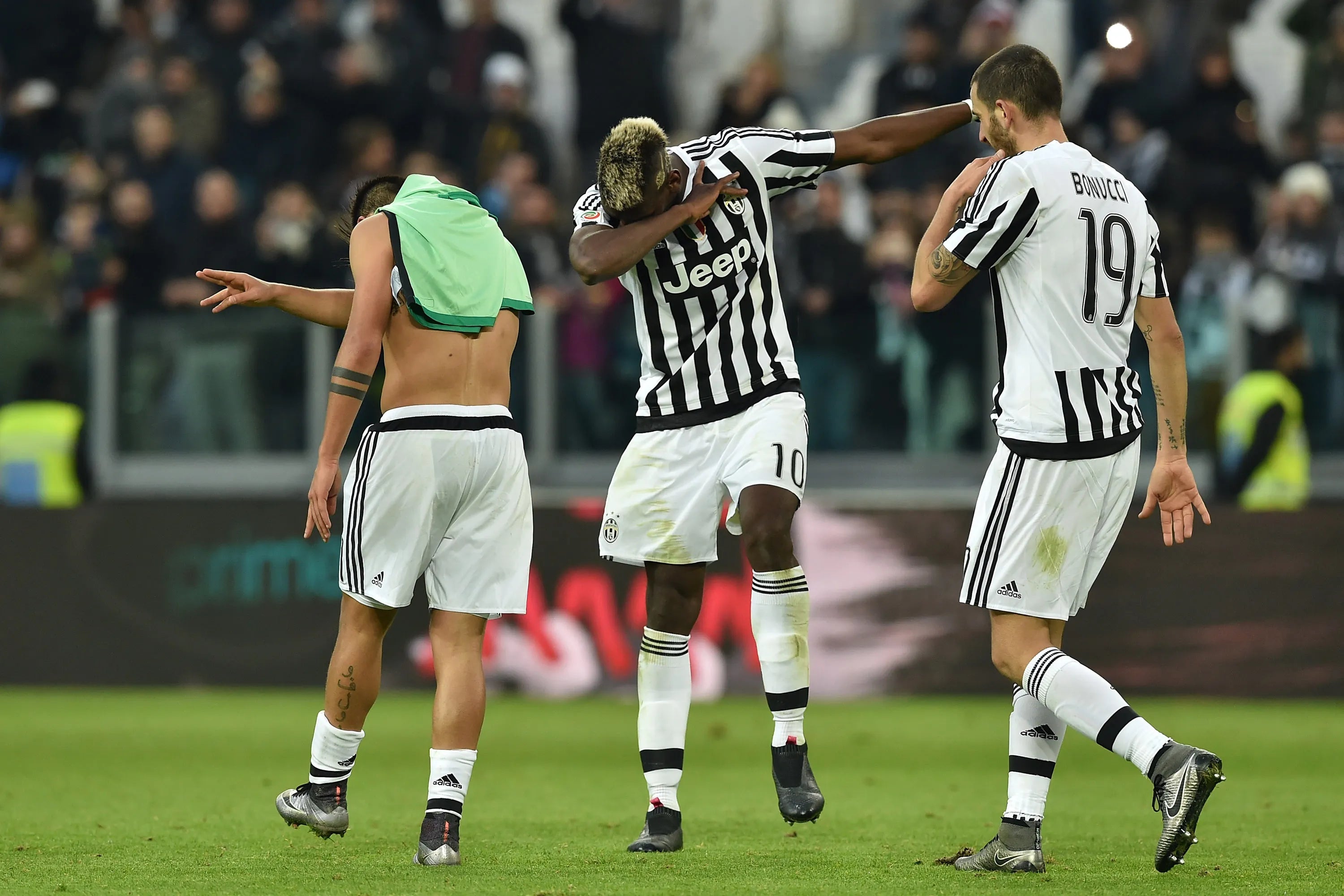 2015/16 Juventus #10 POGBA Home Jersey (XS)