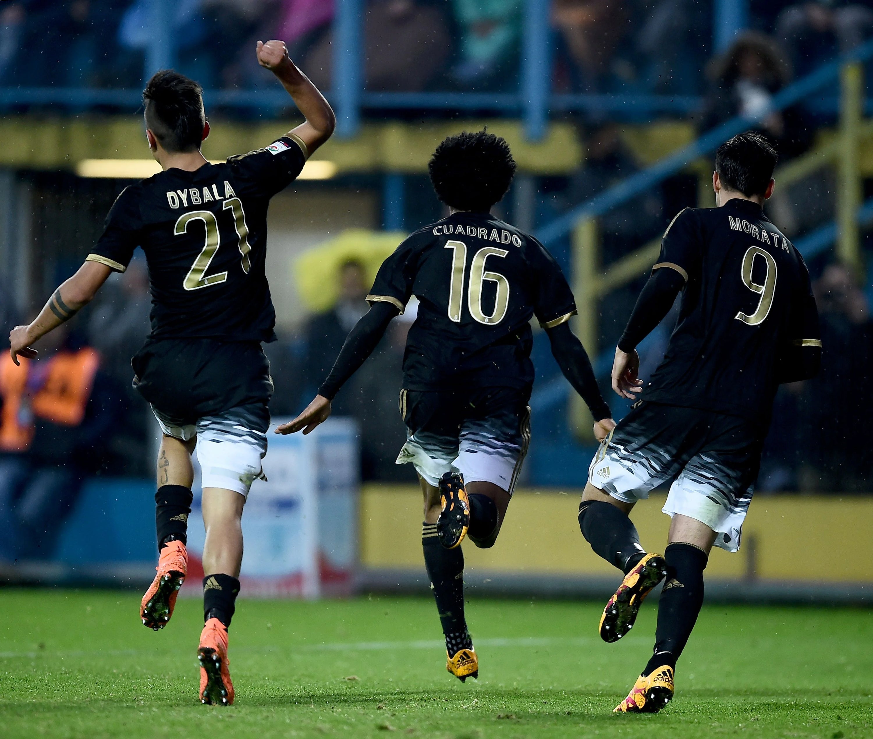 2015/16 Juventus #16 CUADRADO Third Jersey (S)