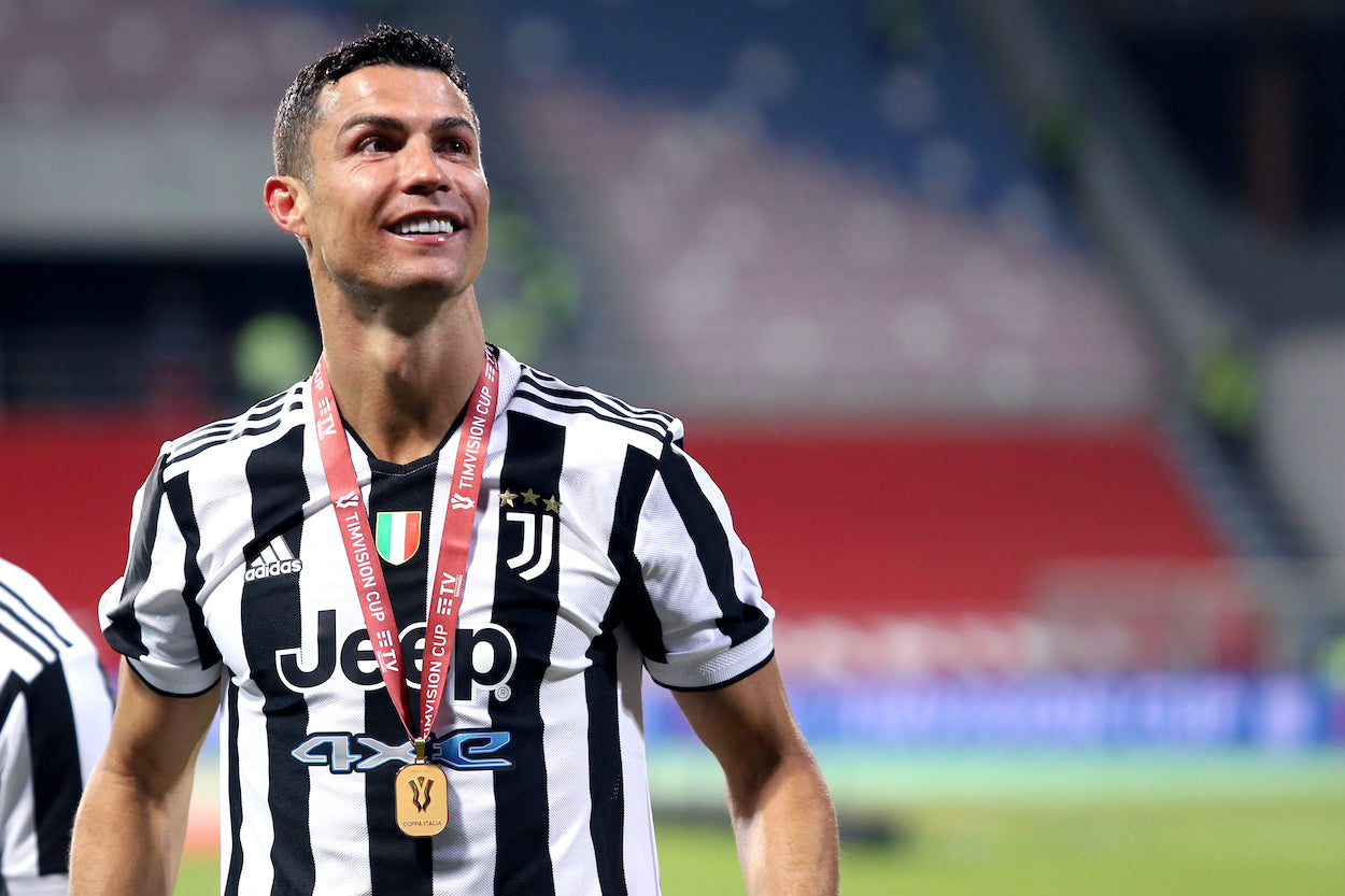 2021/22 Juventus #7 RONALDO Home Jersey (M)