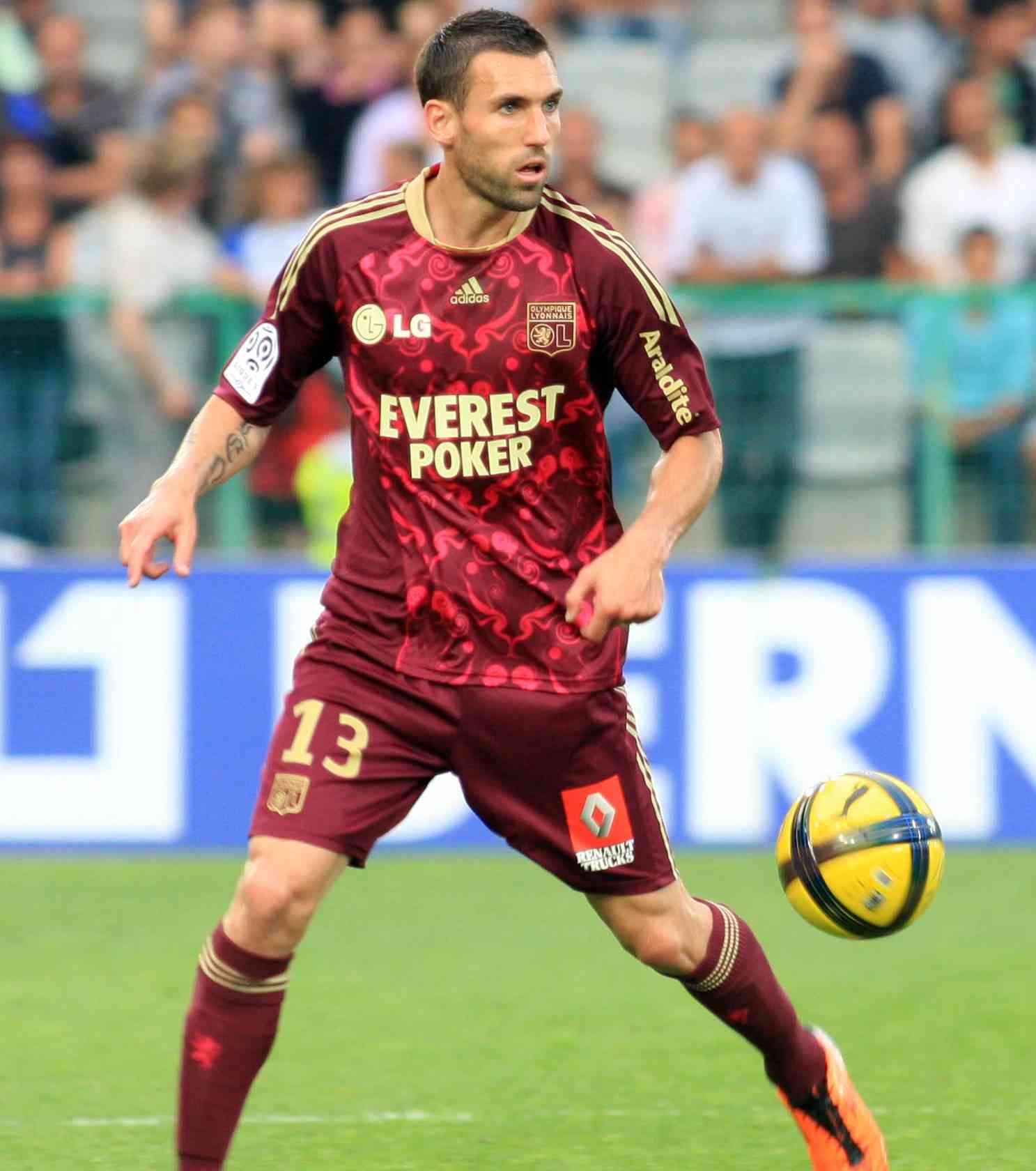 2010/11 Olympique Lyonnais Away Jersey (L)