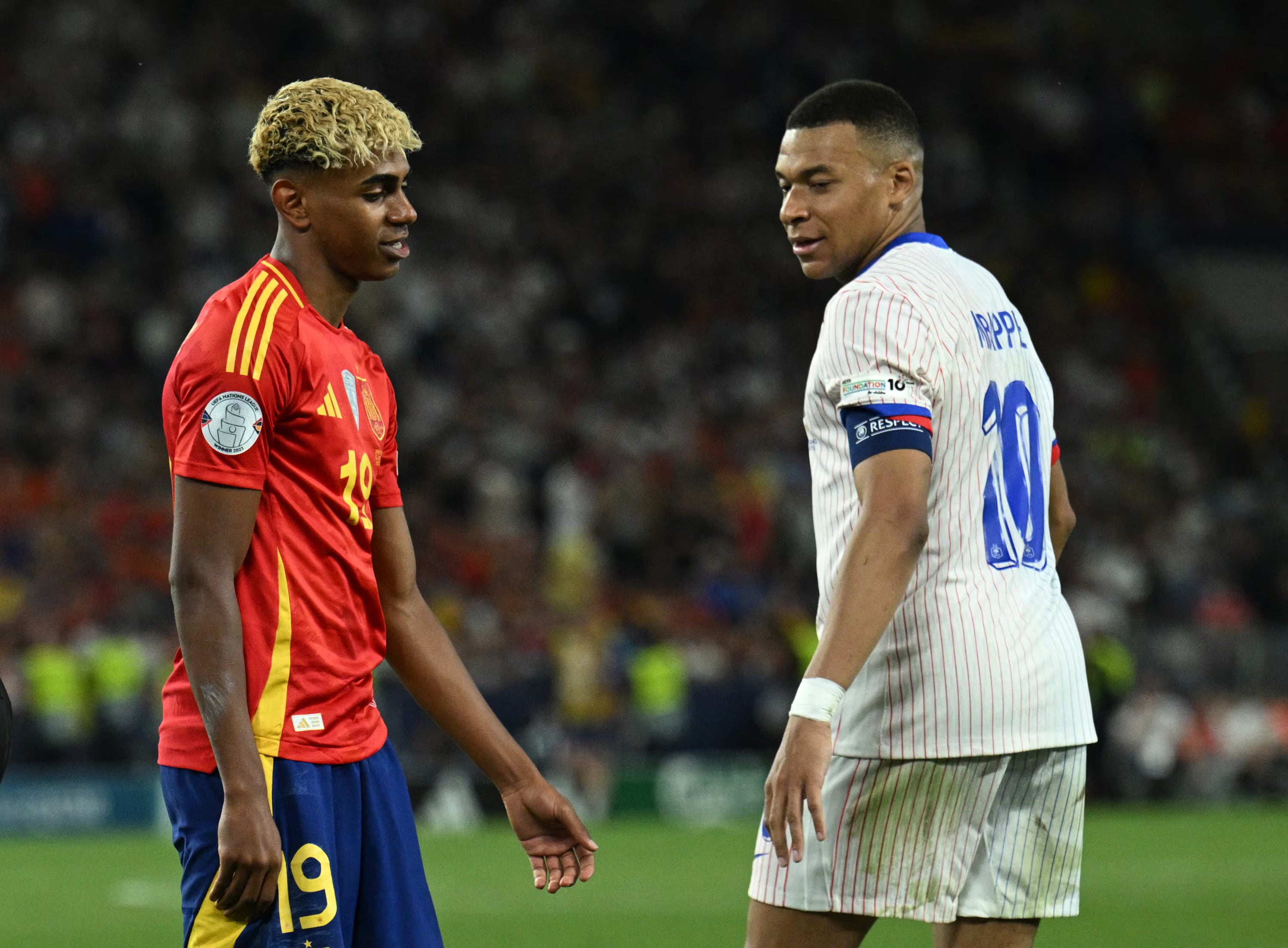 2024/25 Spain #19 LAMINE YAMAL Home Jersey (L)