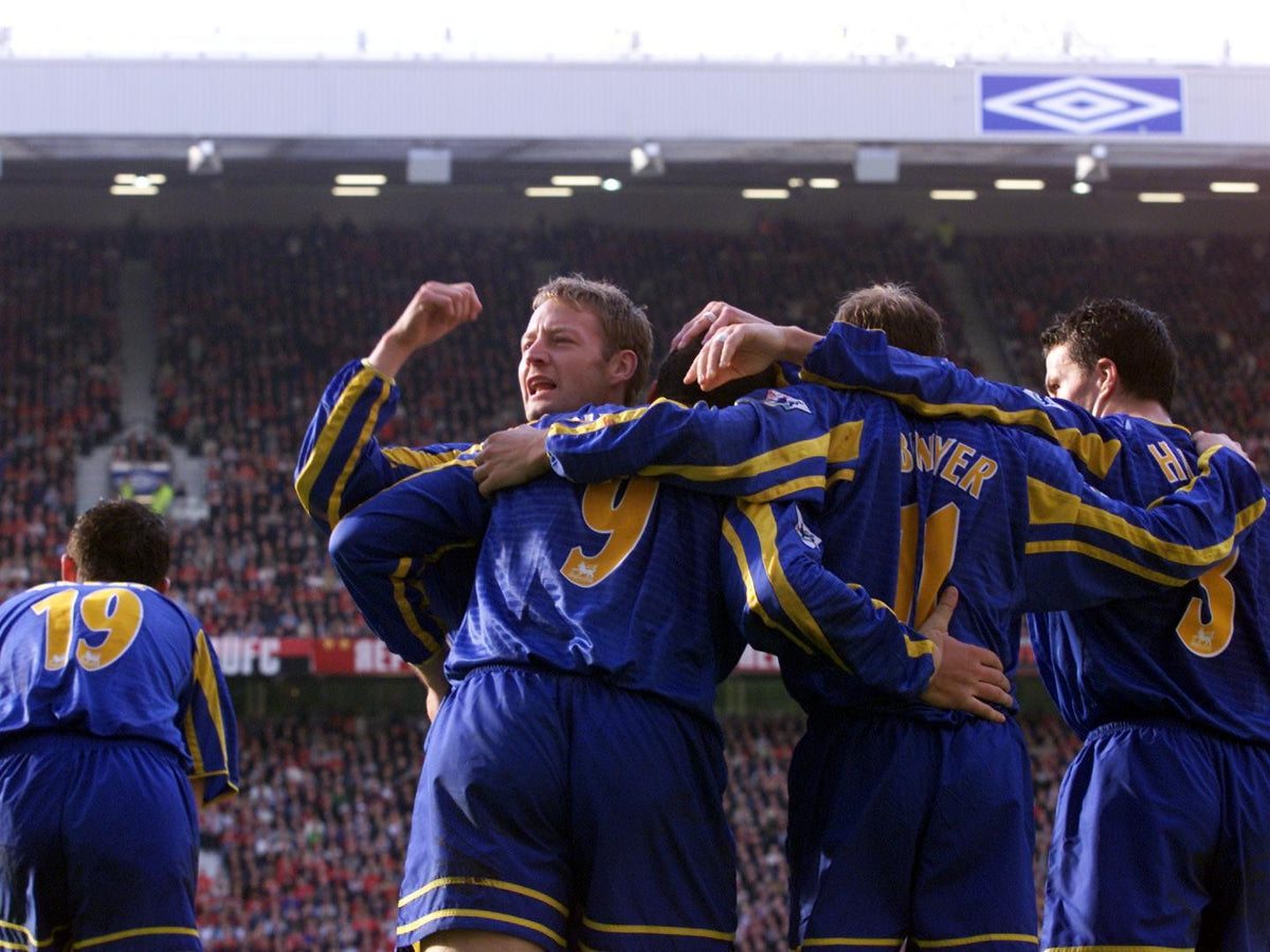 2001/03 Leeds United Away Jersey (M)