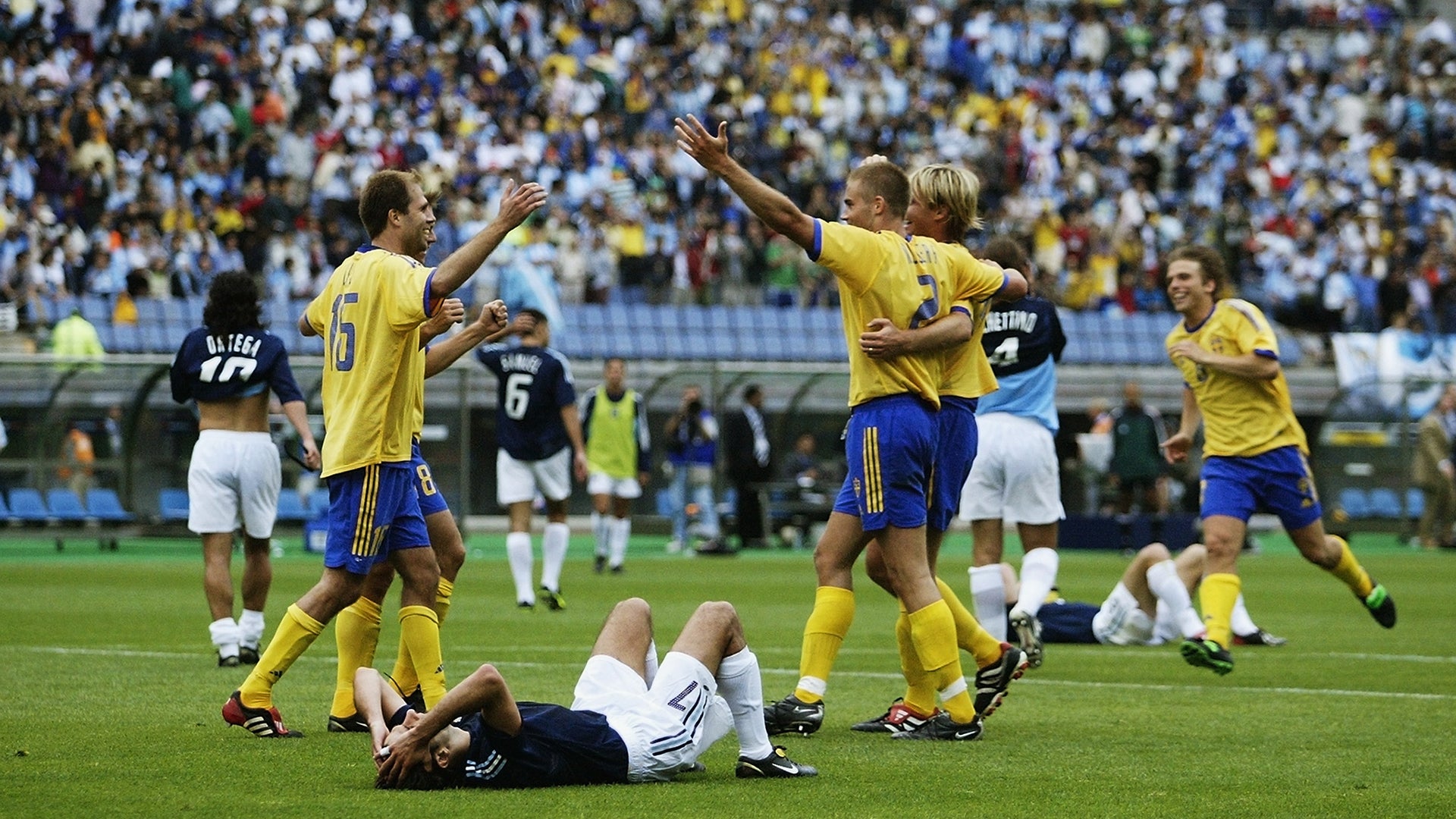 2002/03 Sweden Home Jersey (S)