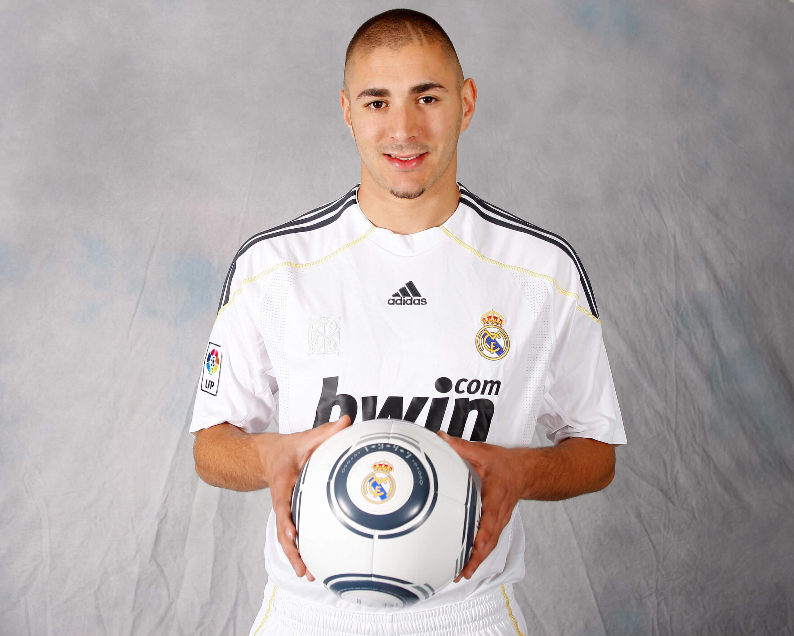 2009/10 Real Madrid #11 BENZEMA Home Jersey (M)