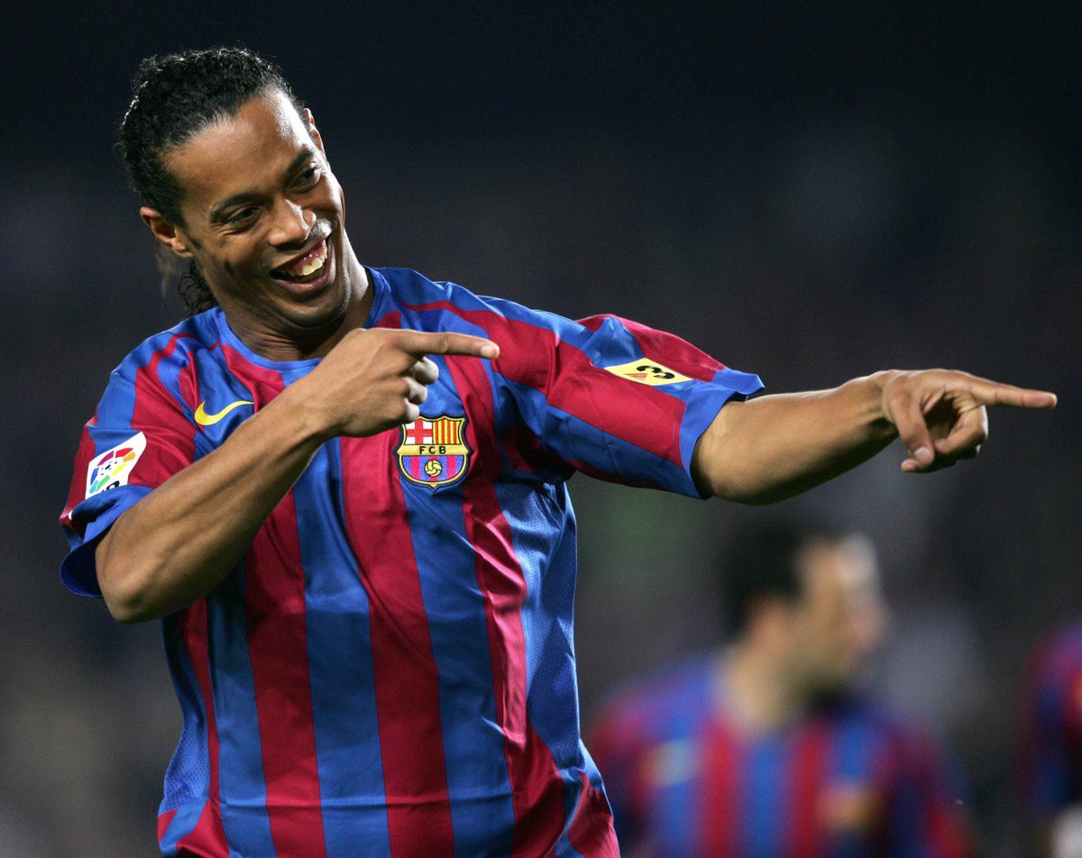 2005/06 Barcelona #10 RONALDINHO Home Jersey (M)