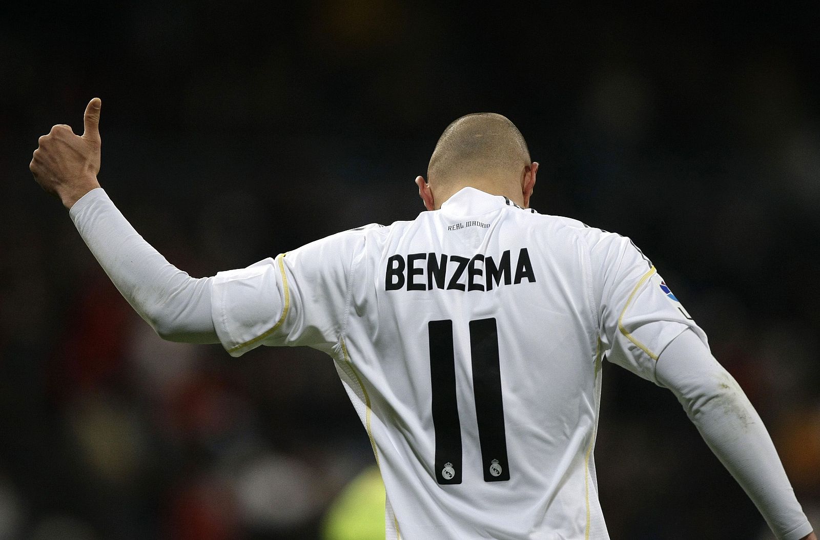 2009/10 Real Madrid #11 BENZEMA Home Jersey (M)