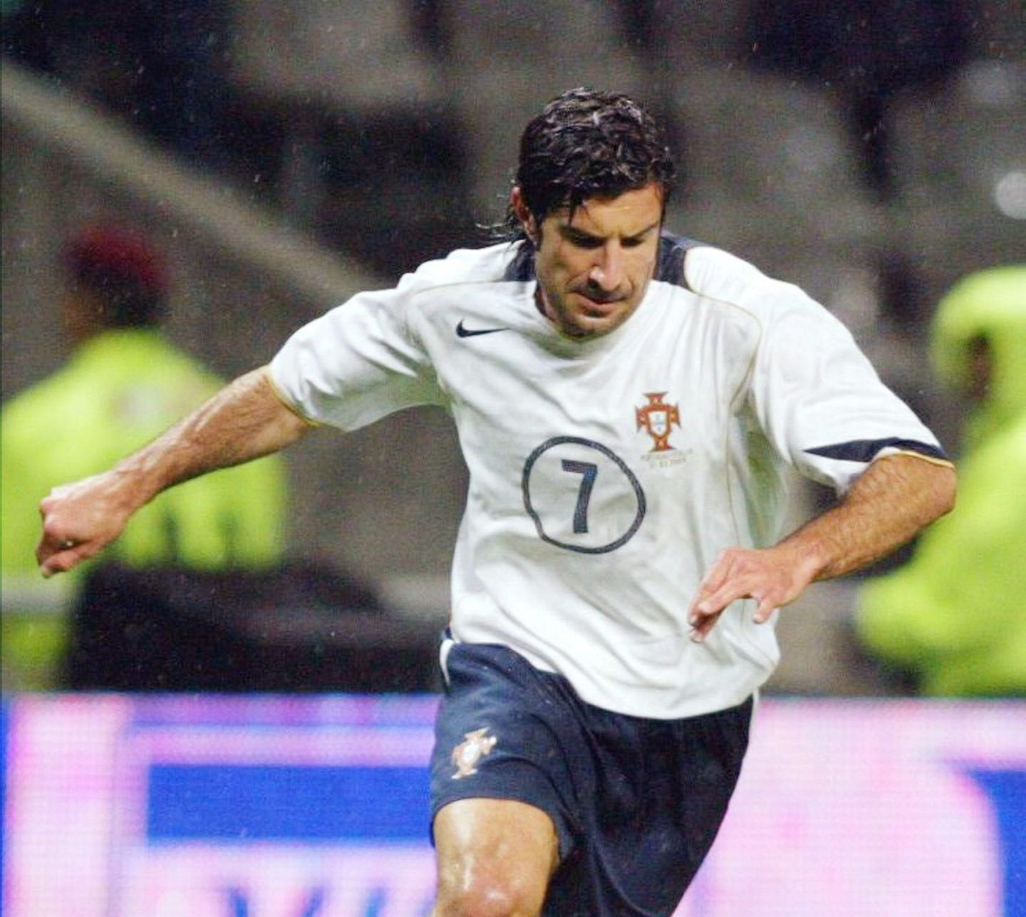 2004/05 Portugal #7 FIGO Away Jersey (L)