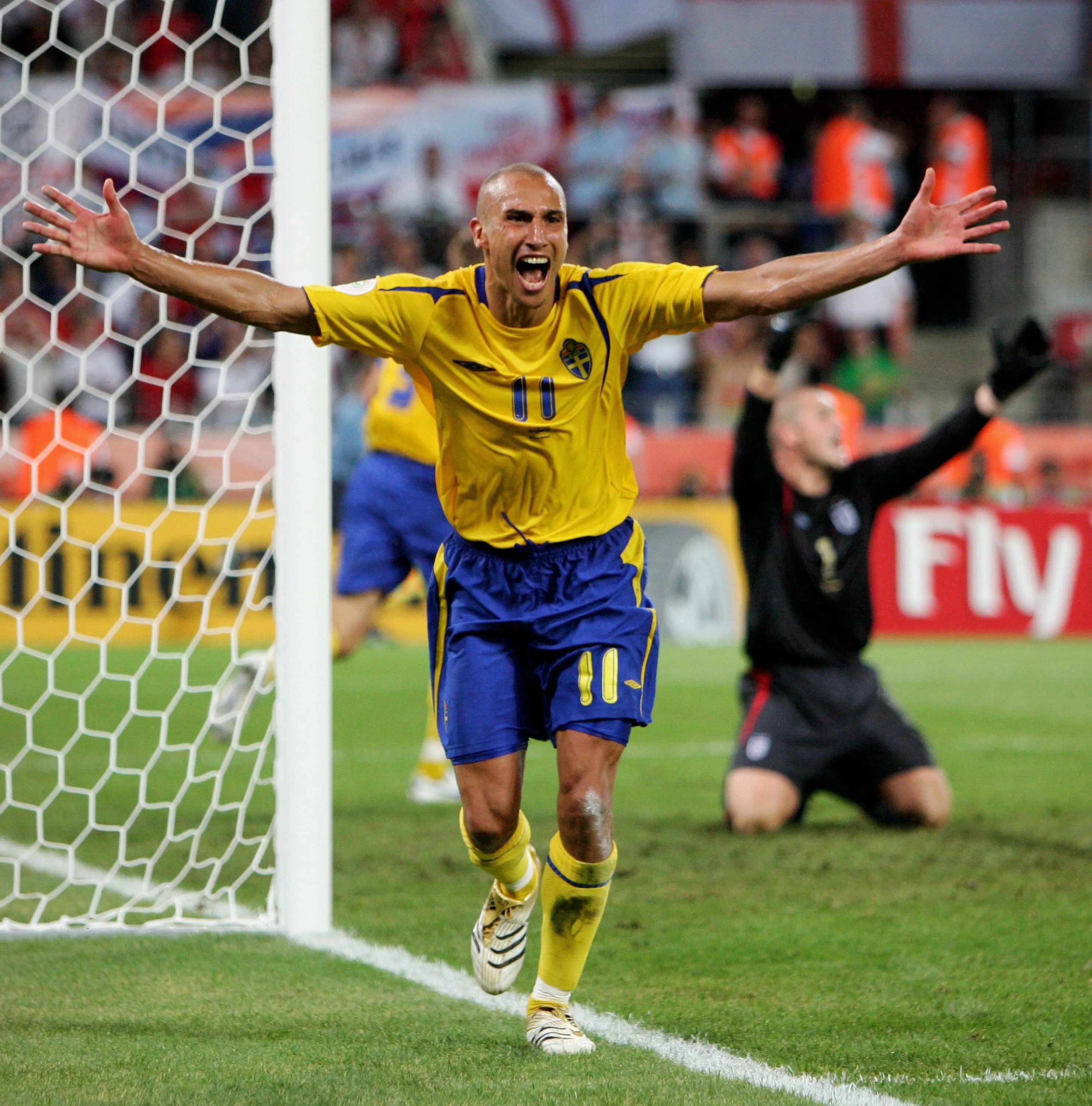 2005/06 Sweden #11 LARSSON Home Jersey (S)