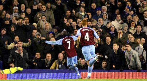 2008/09 Aston Villa #7 YOUNG Home Jersey (L) L/S