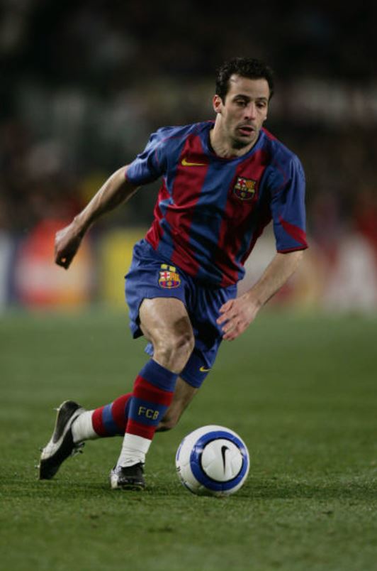 2004/05 Barcelona #8 GIULY Home Jersey (M) L/S