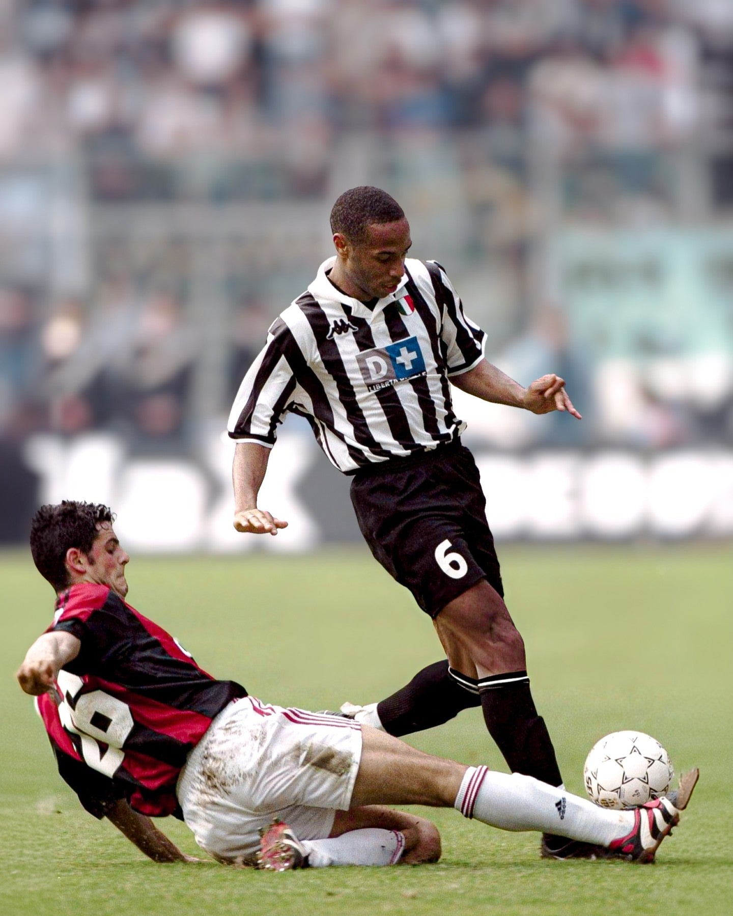 1998/99 Juventus Home Jersey (M)