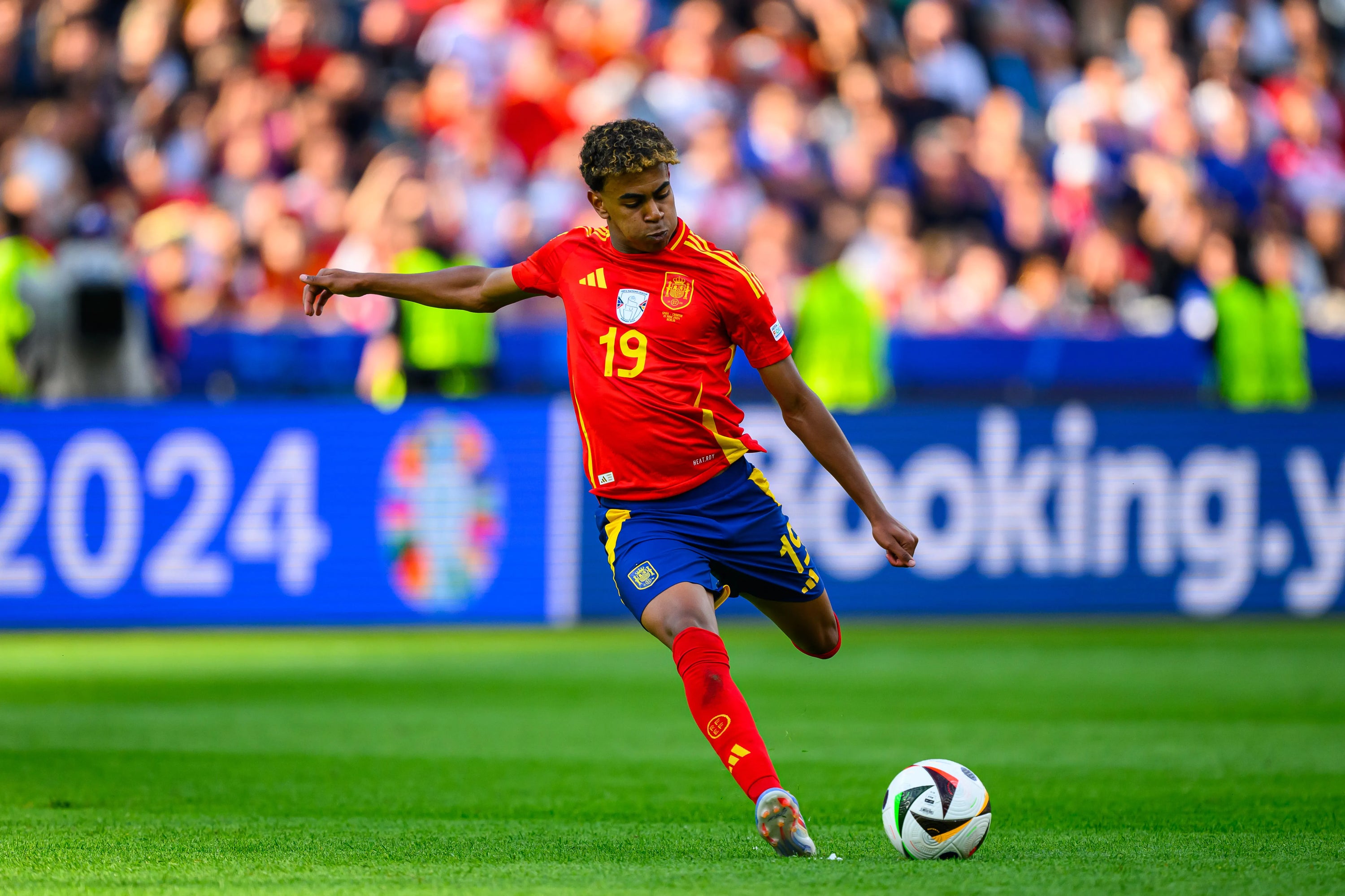 2024/25 Spain #19 LAMINE YAMAL Home Jersey (L)