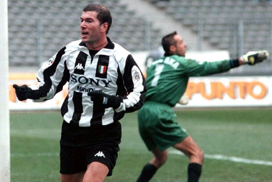 1997/98 Juventus Home Jersey (XL) L/S