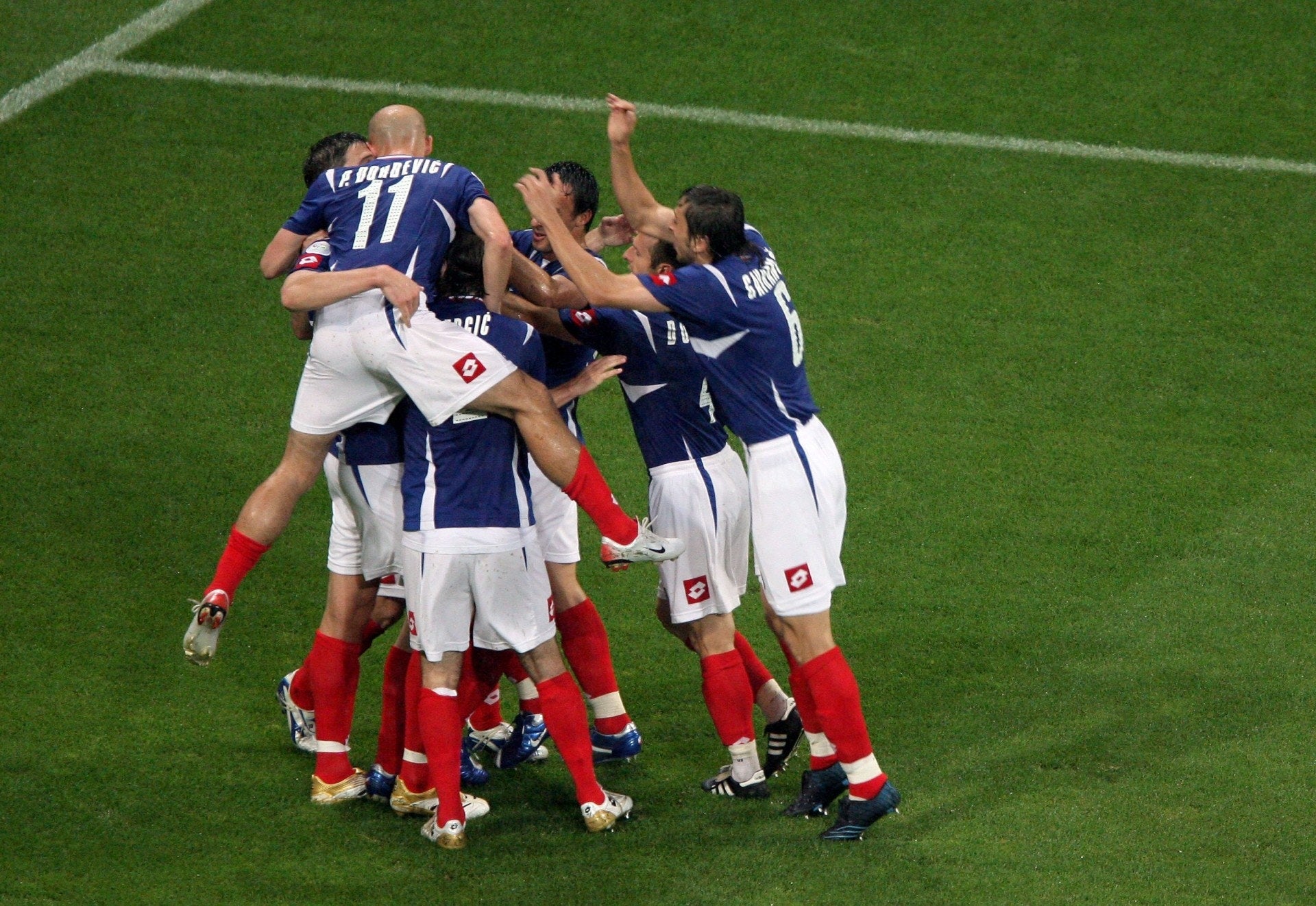 2006 Serbia and Montenegro Home Jersey (M)