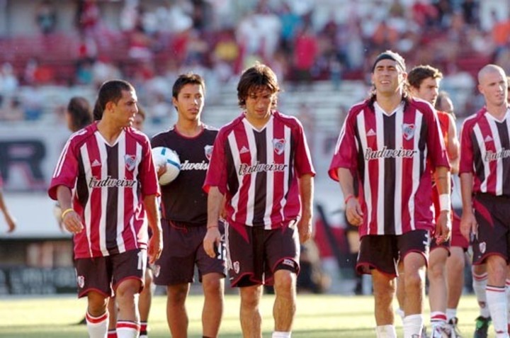 2005/06 River Plate #5 SAN MARTIN Away Jersey (M)