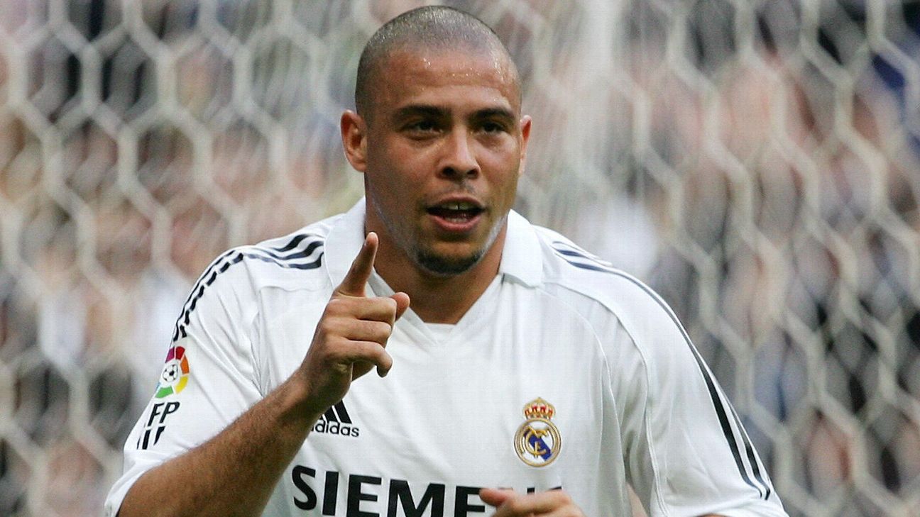 2005/06 Real Madrid #9 RONALDO Home Jersey (XL)