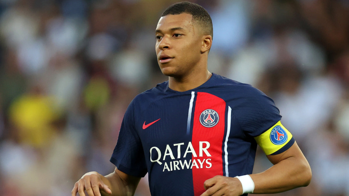 2023/24 PSG #7 MBAPPE Home Jersey (M)