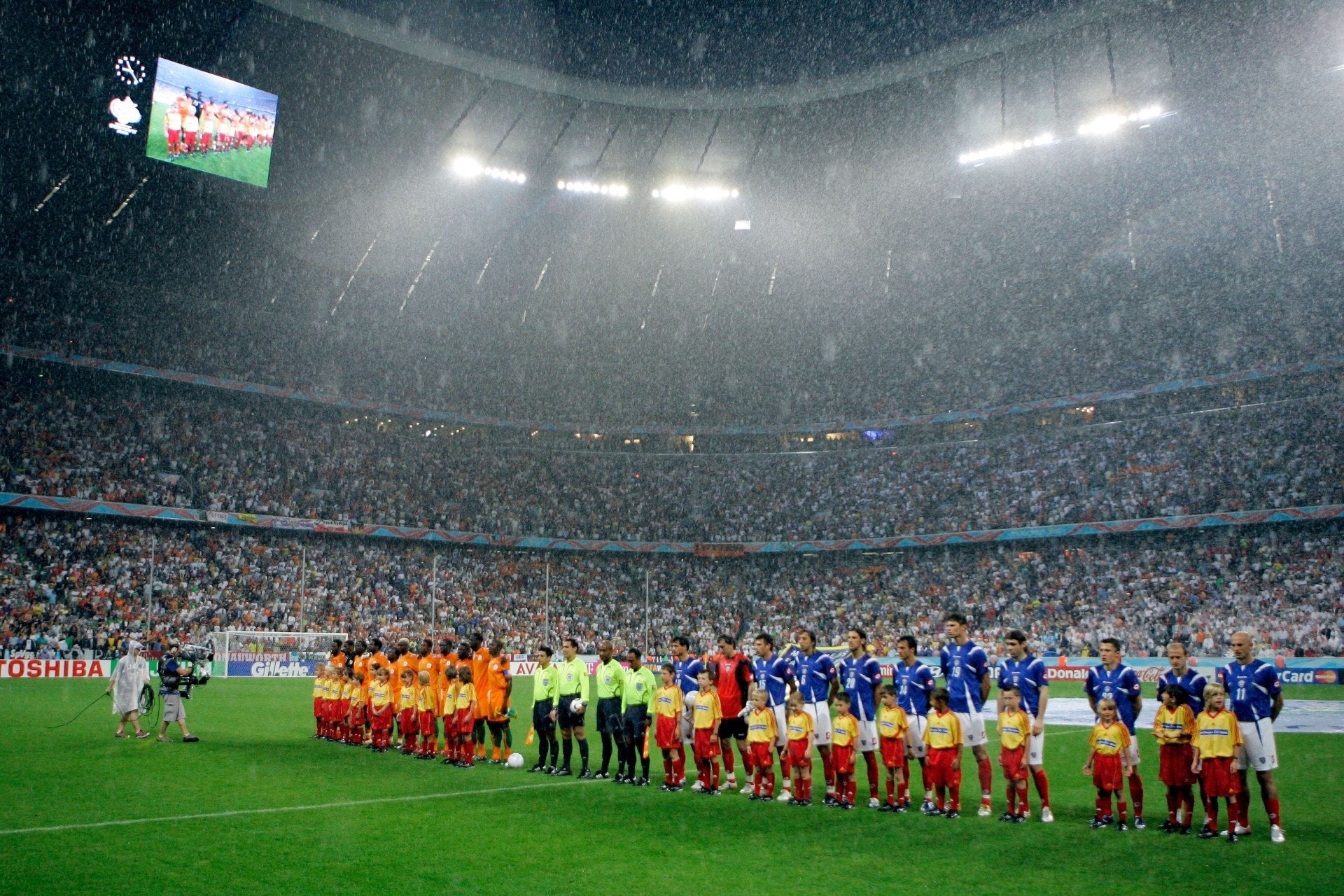 2006 Serbia and Montenegro Home Jersey (M)